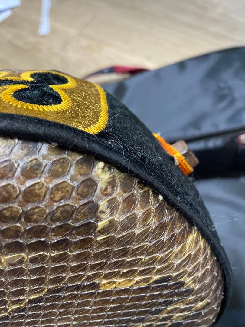 本皮蛇皮　三線　ケース付きレッド　少々難あり　値段相談可