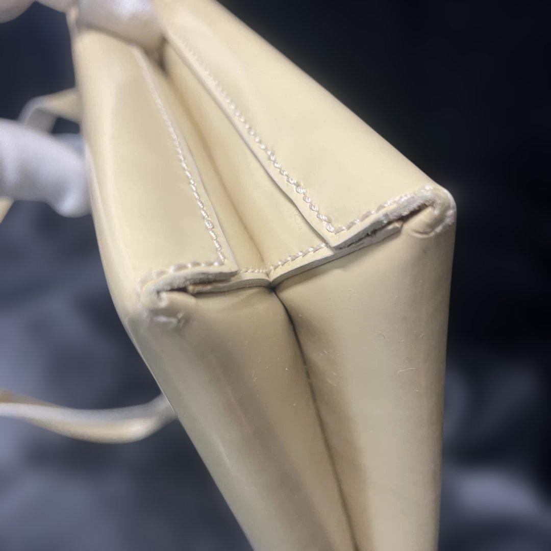 GUCCI グッチ　パテントレザートートバッグ ベージュ　黒いハンドル付き