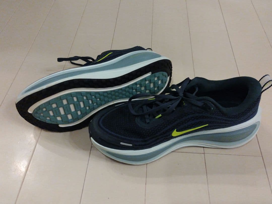 「最終値下げ」Nike ボメロプラス　サイズ27cm 美品