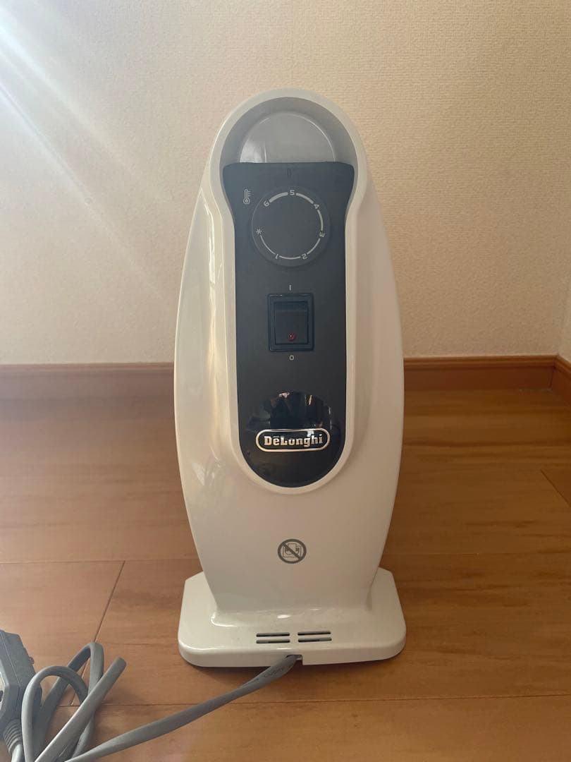 デロンギオイルヒーター RHJ01A050-DW 小型　3畳程度・脱衣所等