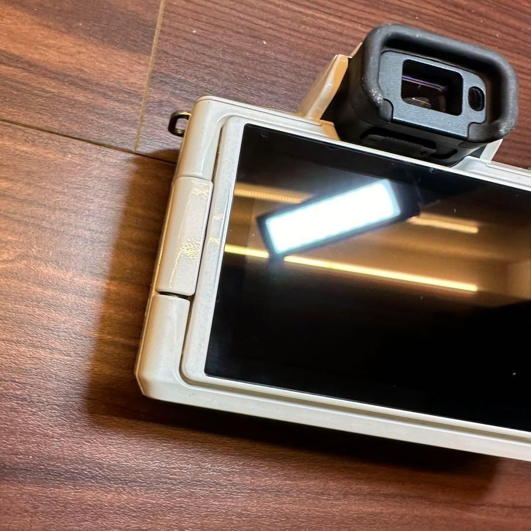 Canon EOS Kiss M 標準レンズキット 一眼レフカメ 0311