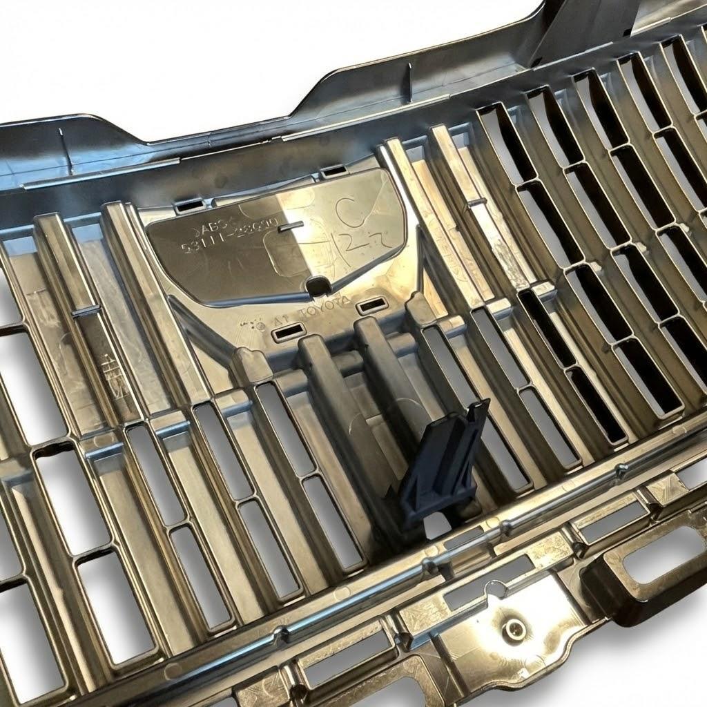 【新品】【送料込み】エスクァイア 80 前期　フロントグリル セット 純正品