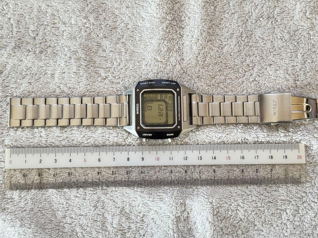 【一番人気の銀x黒】しかもステンブレス・デジボーグ復刻・セイコーWIRED美品