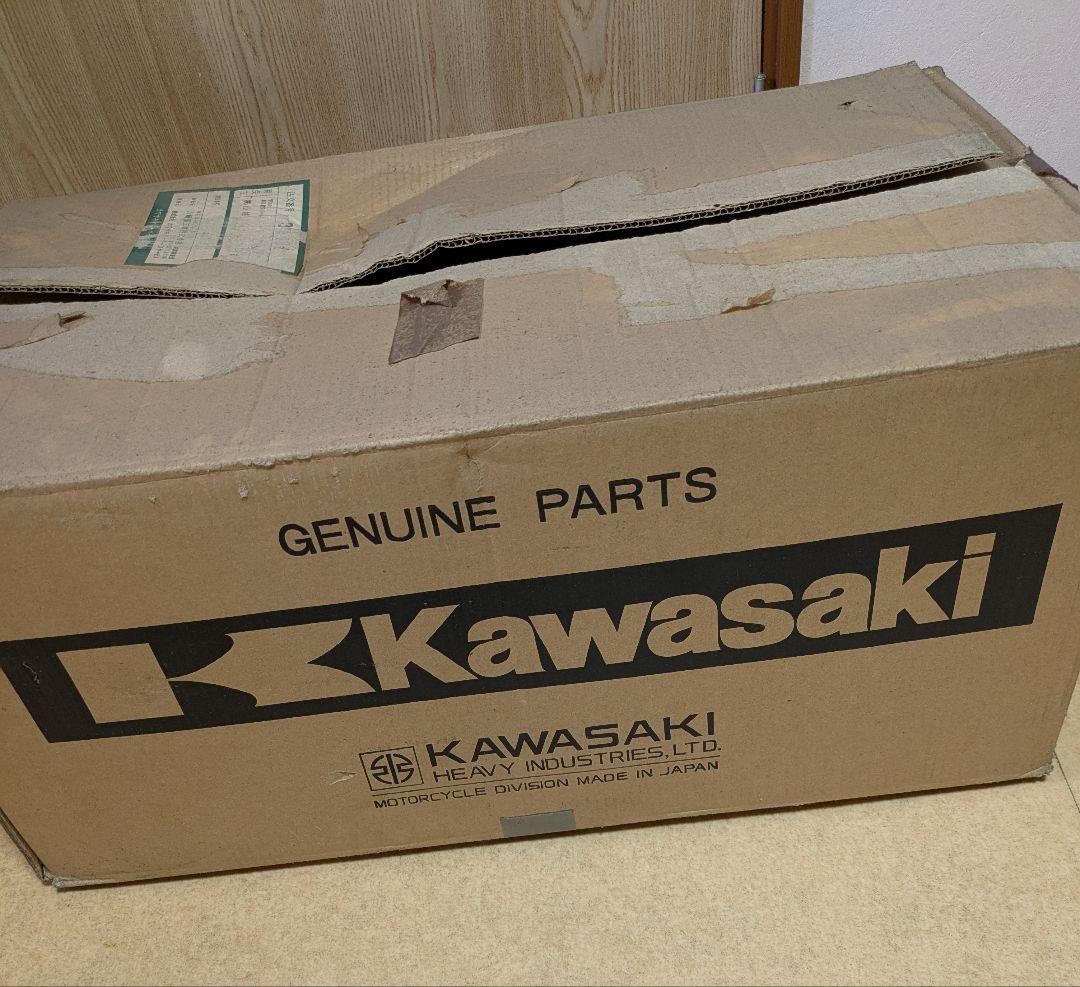 Kawasaki GPZ400f バイクタンク 新品未使用(傷あり)