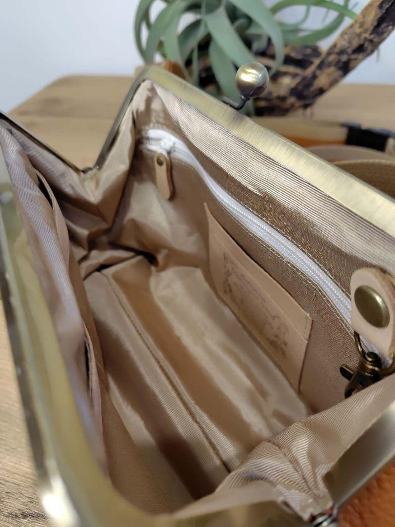 か*☆様 牛革がま口ボディーバッグ　ハンドメイド高級牛革仕様