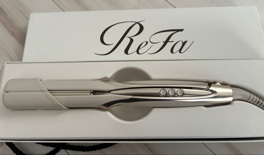 リファ　ストレートアイロンアイボリー