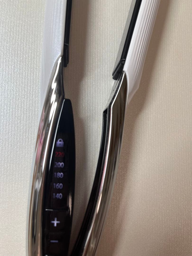 ReFa ストレートアイロン RE-AC02A リファ　半額