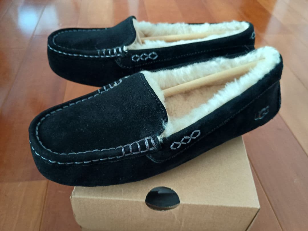 UGG Ansley ブラック　BLK　ローファー モカシン スリッポン 8D