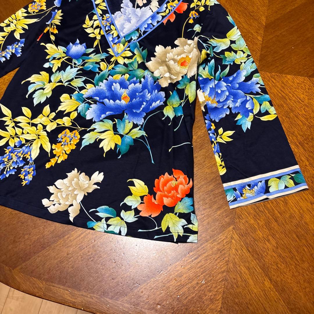 LEONARD レオナール 花柄 カットソー 未使用　コットン100% Vネック