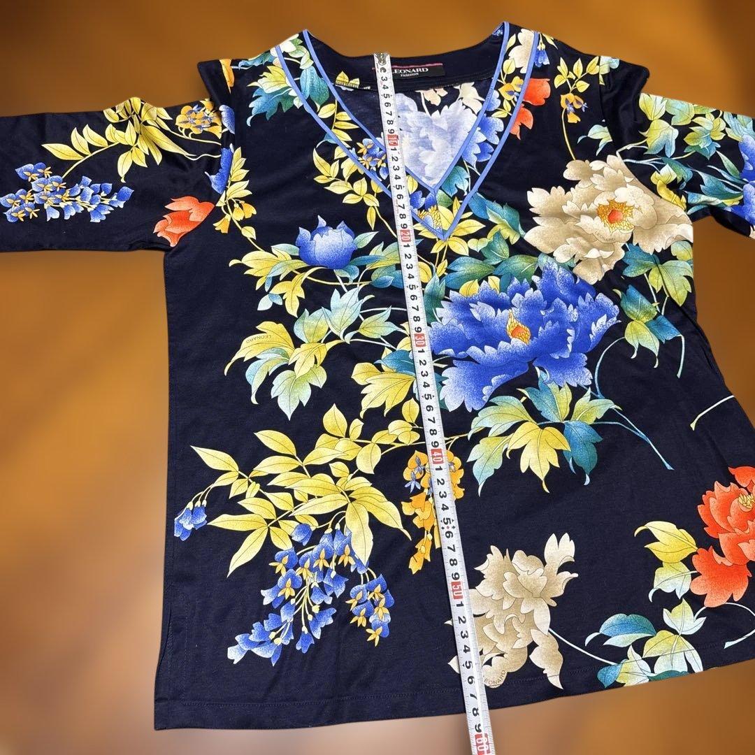 LEONARD レオナール 花柄 カットソー 未使用　コットン100% Vネック