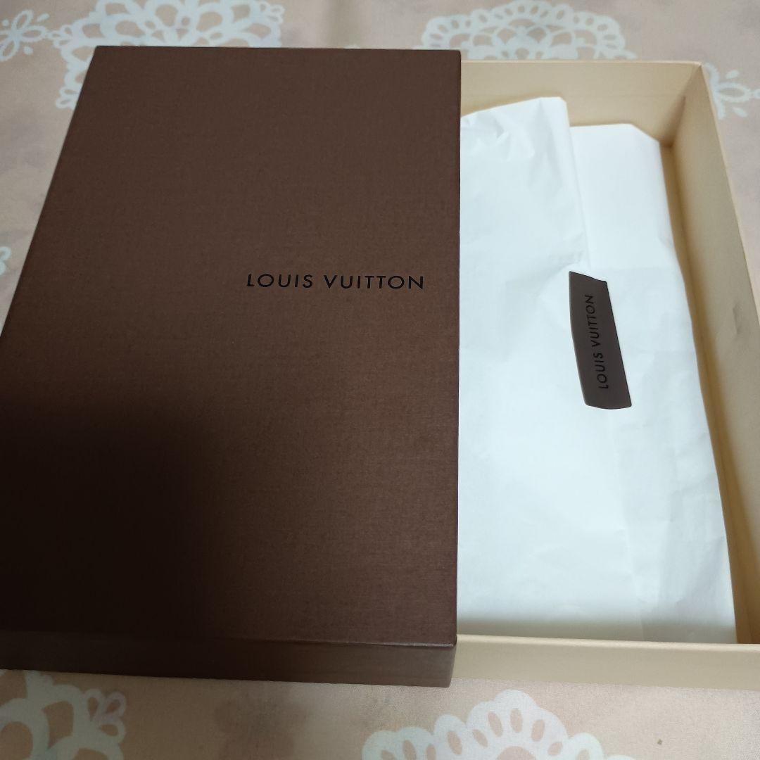 ルイヴィトン　モノグラムハンカチスカーフ　シルク100%LOUISVUITTON