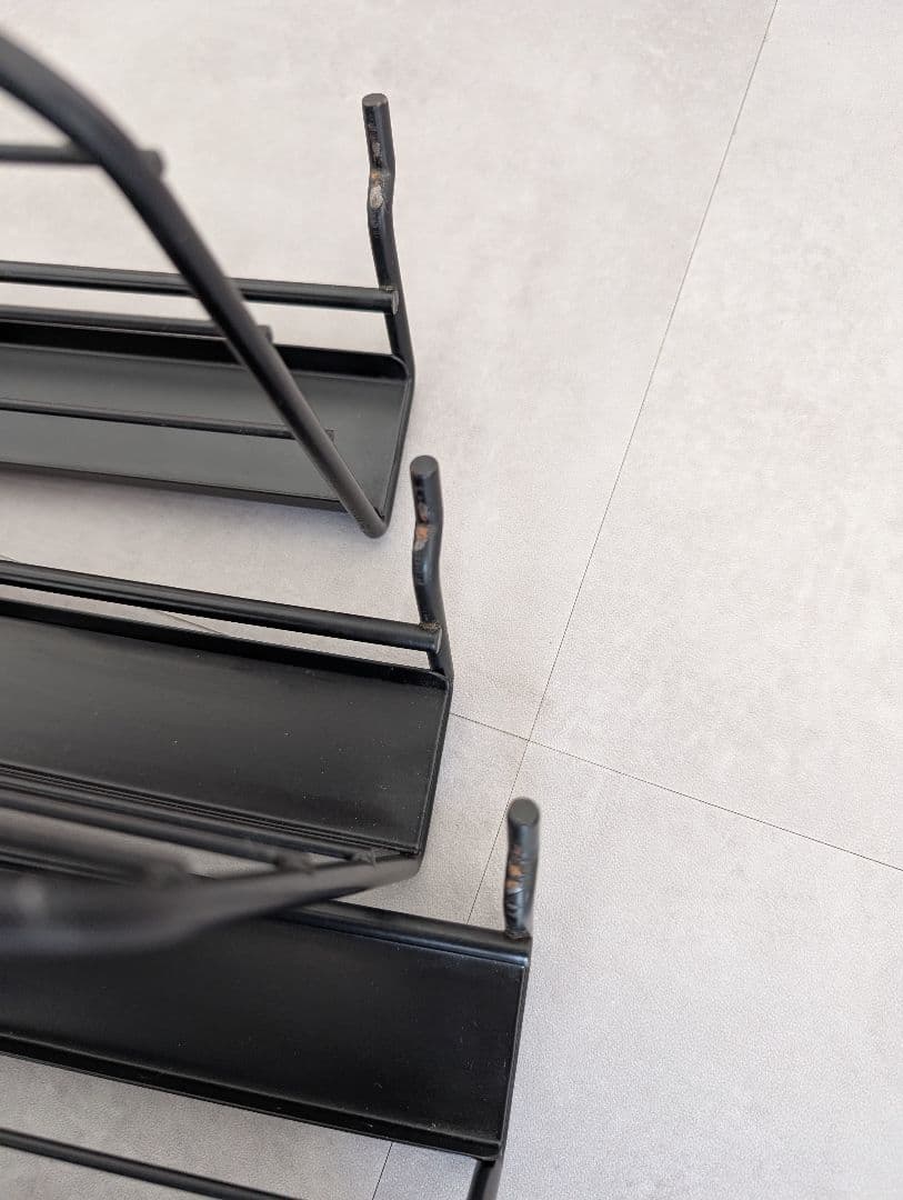 USED/スチール マガジンラック 黒×赤 モダン ミニマルデザイン