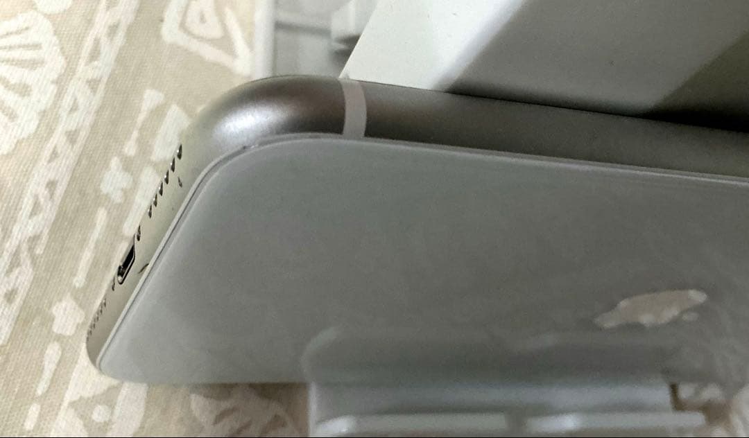 iPhone SE 2 ホワイト128GB