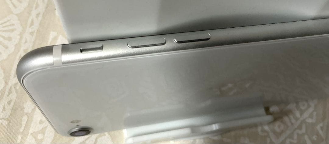 iPhone SE 2 ホワイト128GB