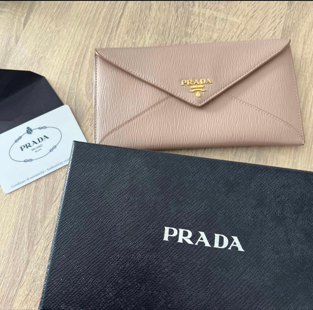 プラダ レター型長財布 ウォレット サフィアーノ