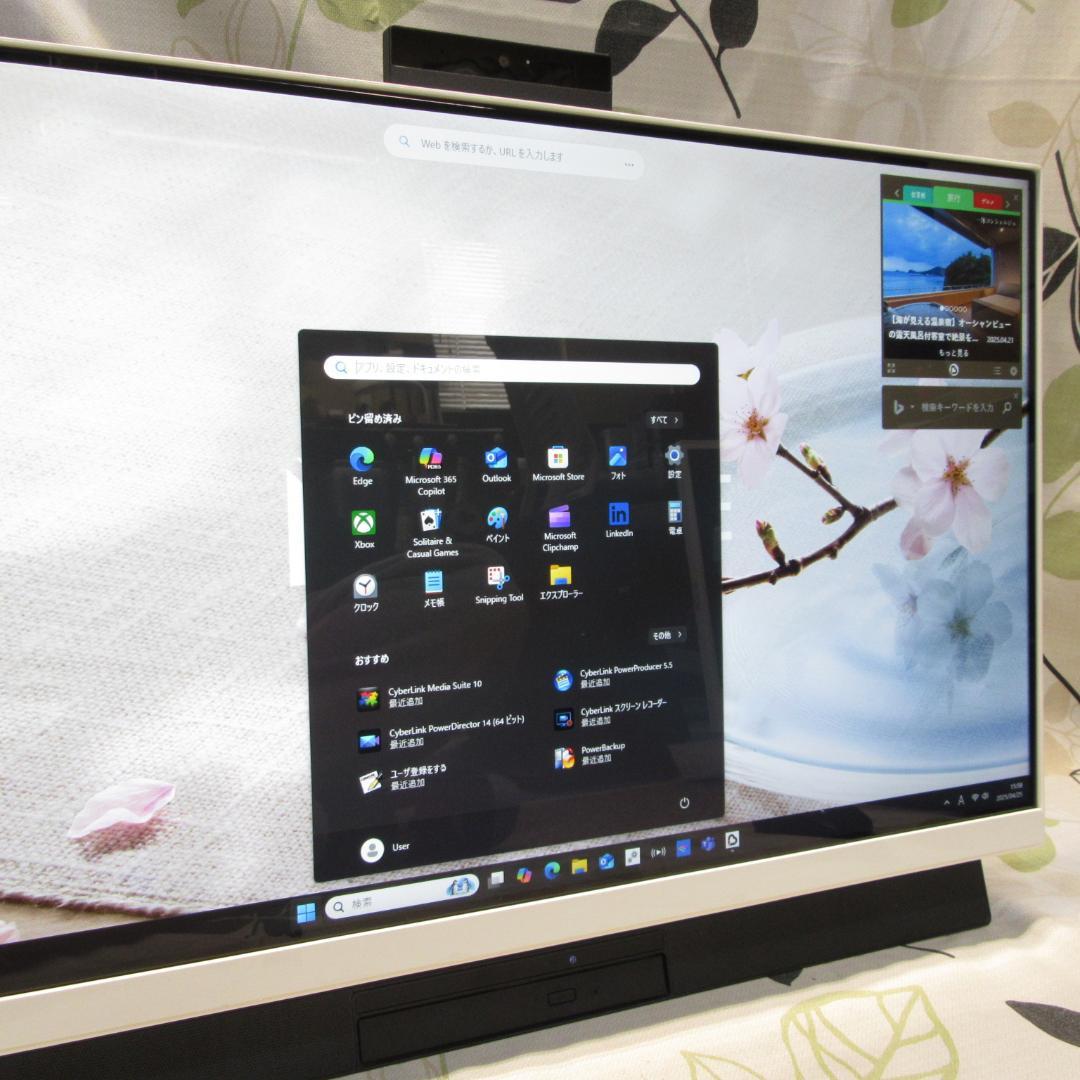 人気の白Win11公式対応8世代i3/メ8G/新品SSD480G/DVD/カメラ