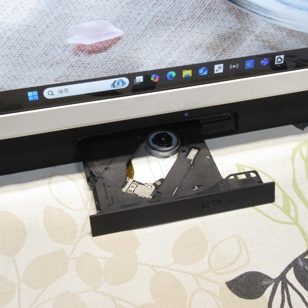 人気の白Win11公式対応8世代i3/メ8G/新品SSD480G/DVD/カメラ