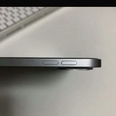 iPad Pro 11インチ 第4世代 256gb M2＋カバー付き　リン