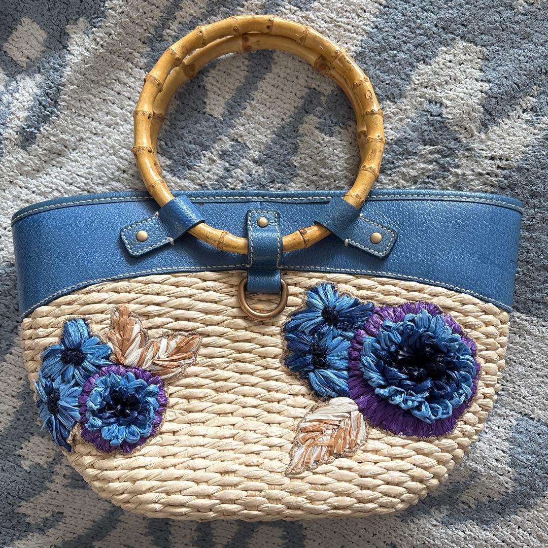 miumiuのカゴバック