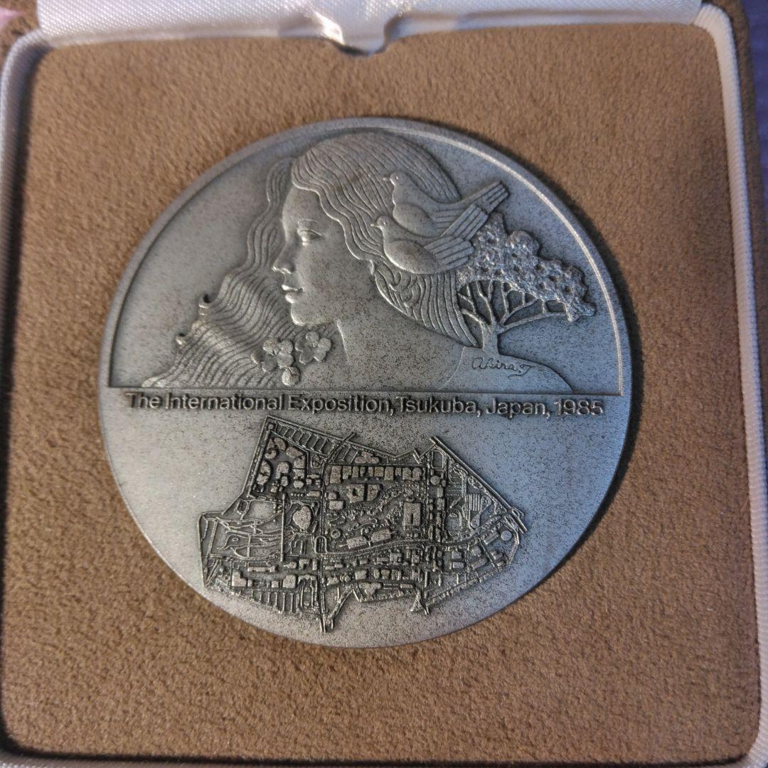 2枚組　1982年 500円白銅貨発行記念銀メダルなど