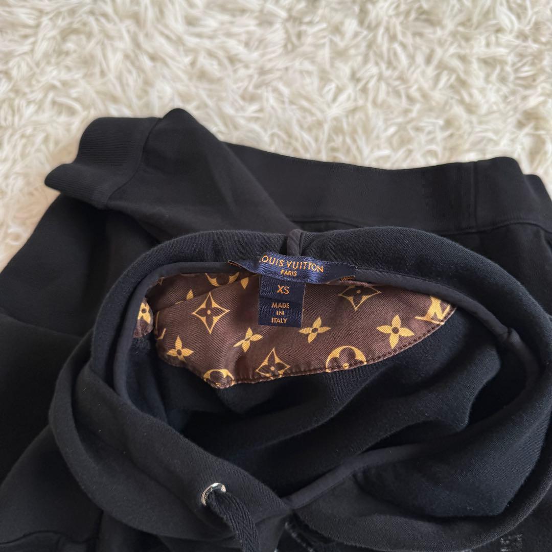 美品　ルイヴィトン　パーカー　モノグラム　ロゴプリント　ブラック　XSサイズ