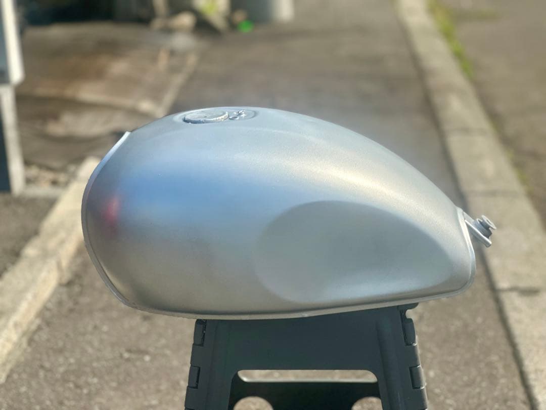 送料込み！エストレヤ 純正タンク シルバー BJ250A キャブ車