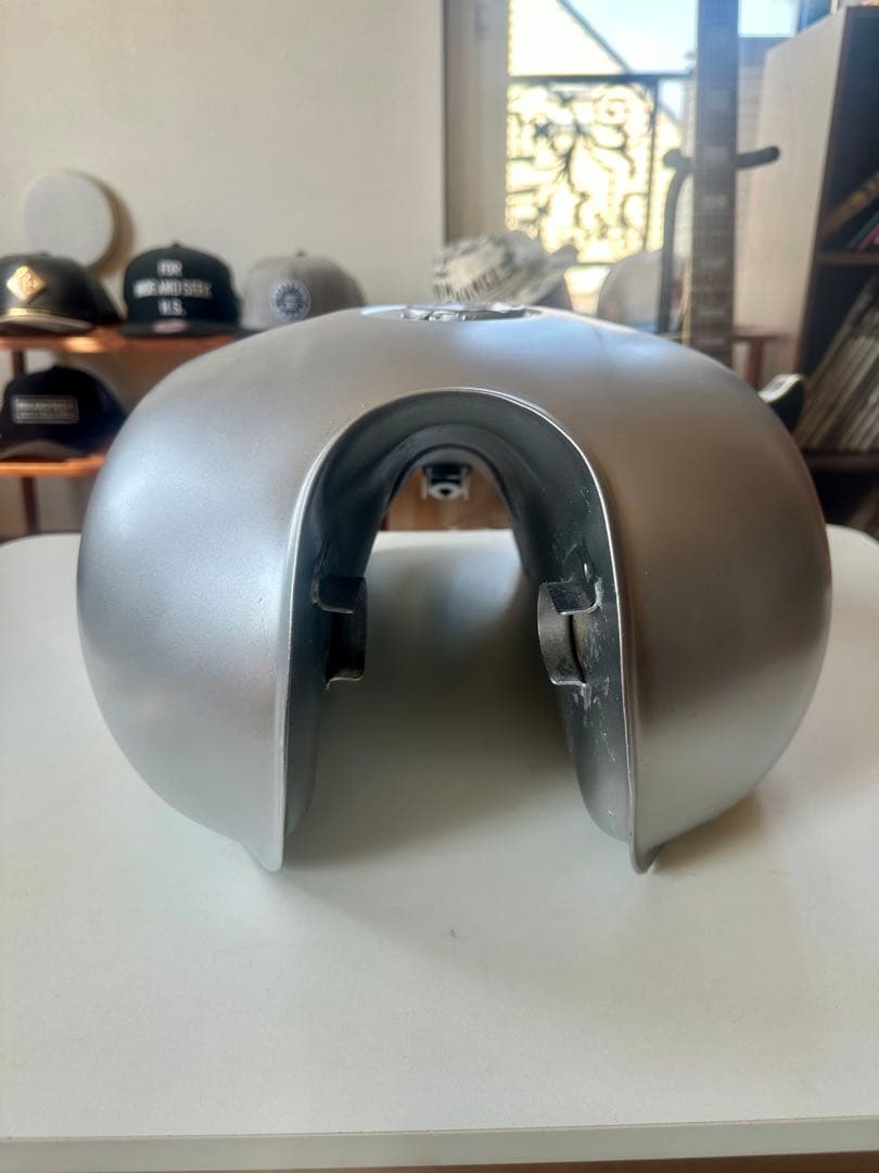 送料込み！エストレヤ 純正タンク シルバー BJ250A キャブ車