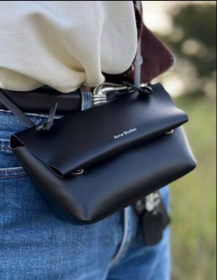 Acne Studios ブラック ミニ ショルダーバッグ