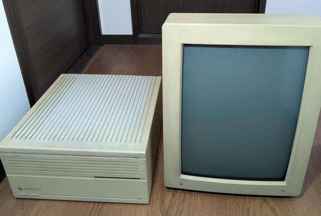 Macデスクトップ old Mac Macintosh IIci Portrait Display