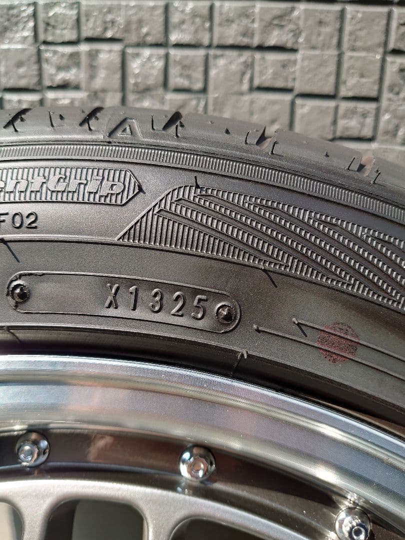 送料込　levanna V10LTH　18インチ　タイヤバリ山　美品　ハイエース