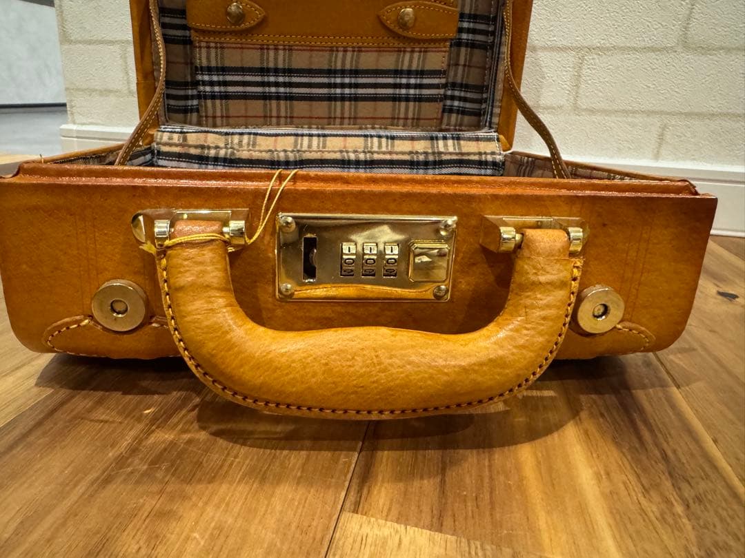 【未使用】LEAVESリーブス　レザー　ミニトランク　レトロ　ハンドメイド　底鋲