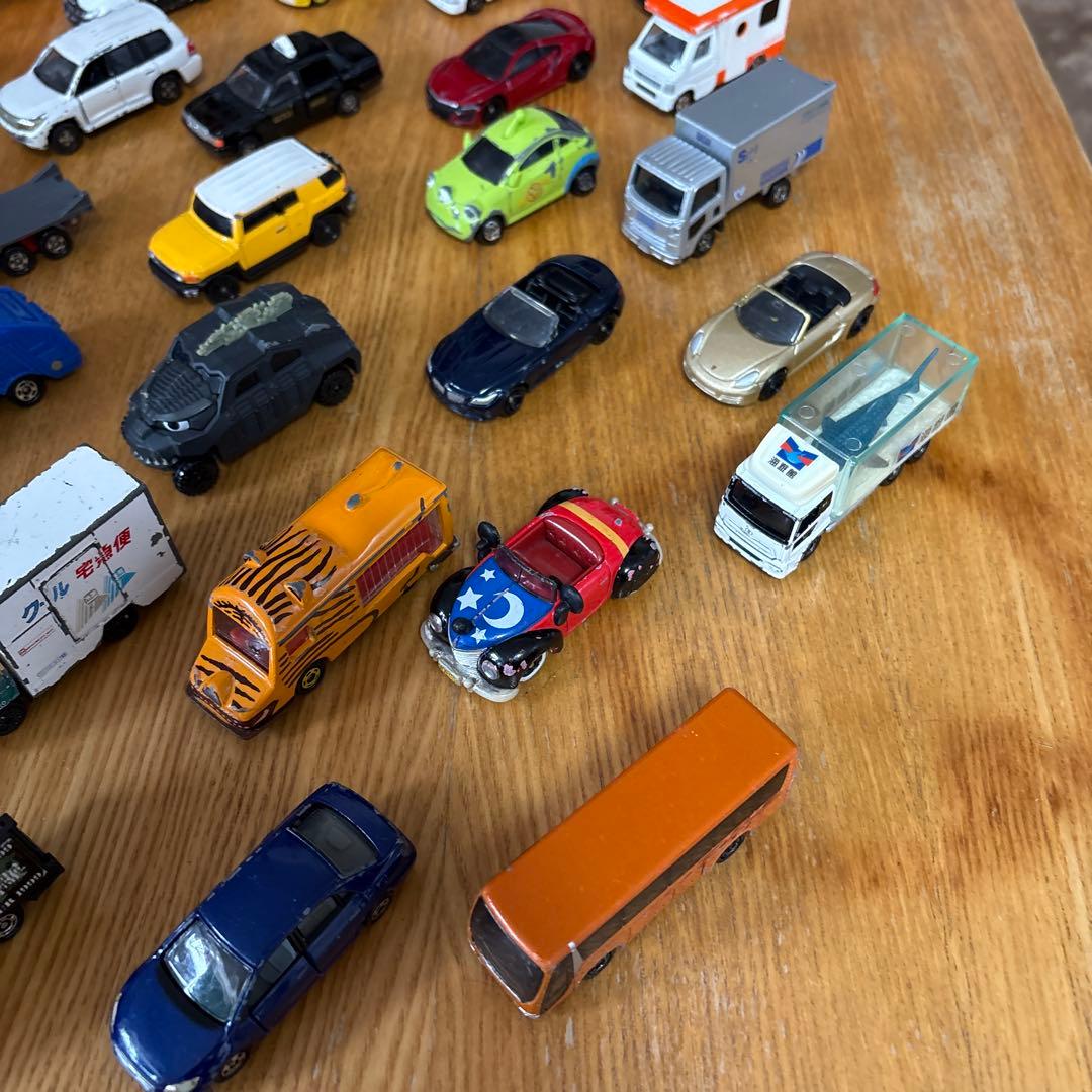 トミカ とミニカー多数と収納ケース70台
