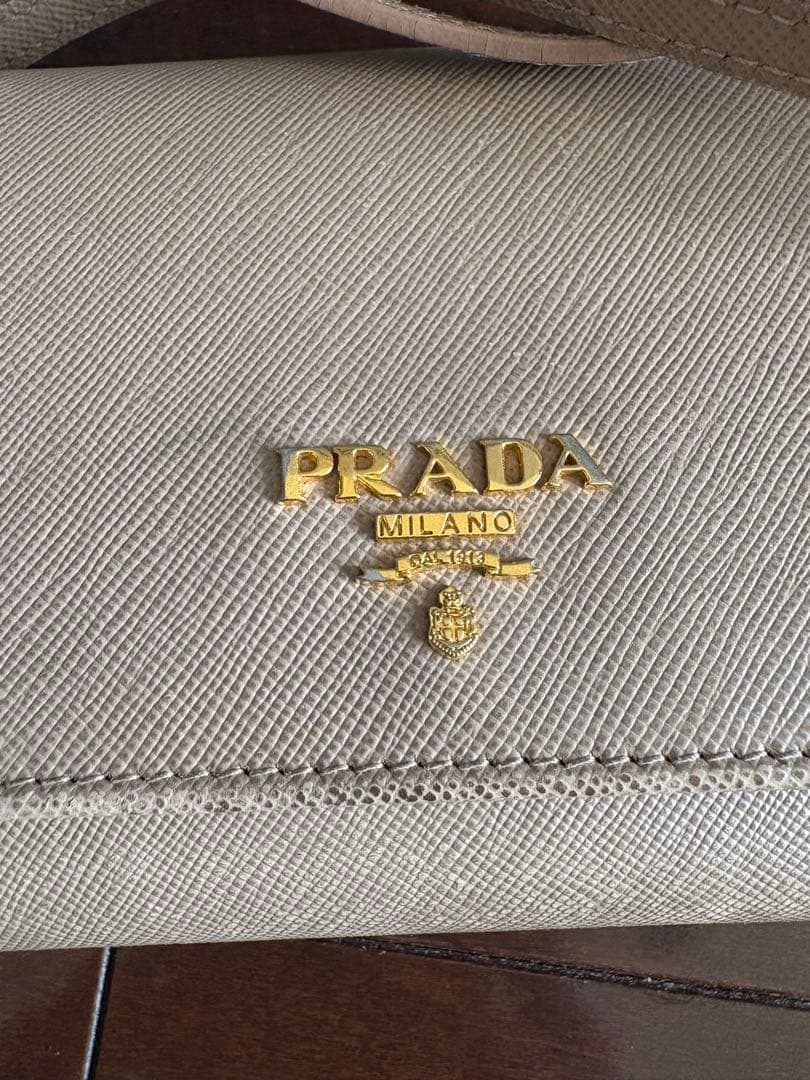 m*.様 最終価格 プラダ ショルダー長財布ウォレット ベージュサフィアーノ