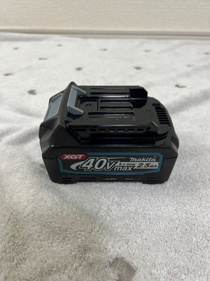 Makita 40Vmax 充電式掃除機2.5Ahバッテリー、急速充電器付