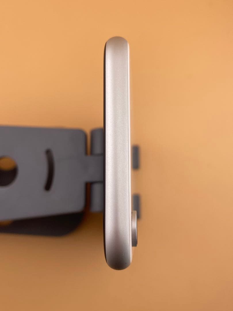 iPhone XR 64GB SIMフリー ホワイト　バッテリー100%