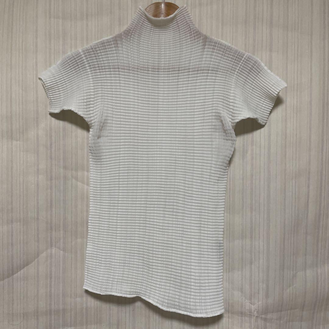 ISSEY MIYAKE 長袖トップス プリーツ加工 ホワイト