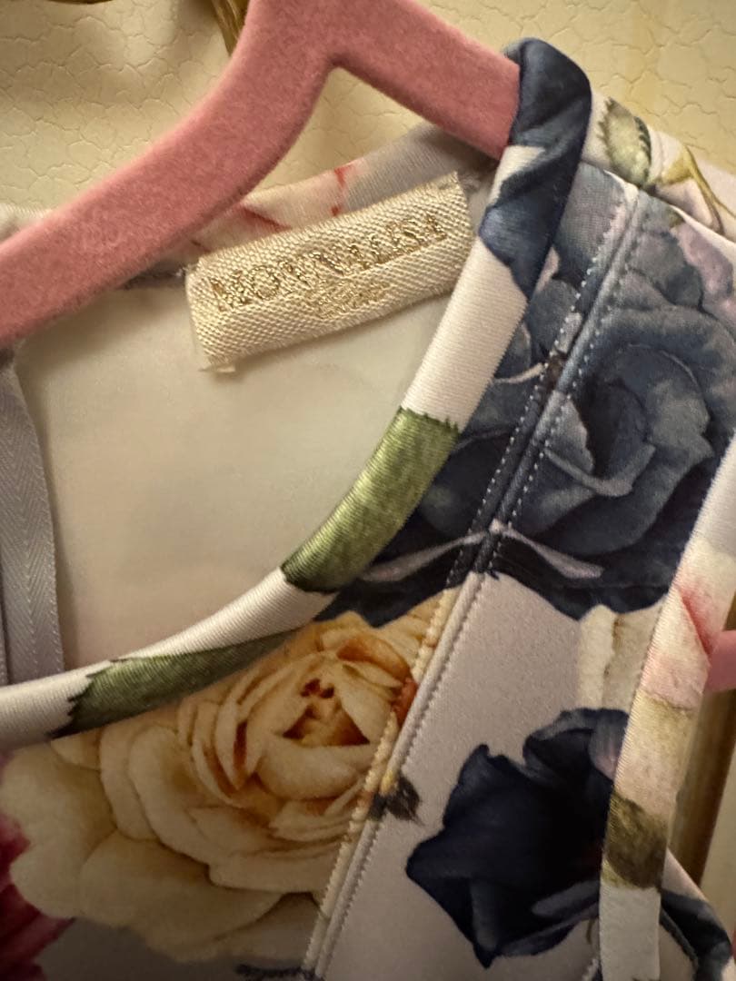 薔薇花柄ノースリーブドレス