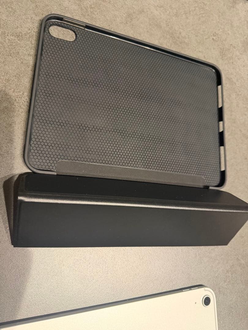 iPad 10世代シルバー　Wi-Fi+セルラーモデル （フィルム•ケース付き）