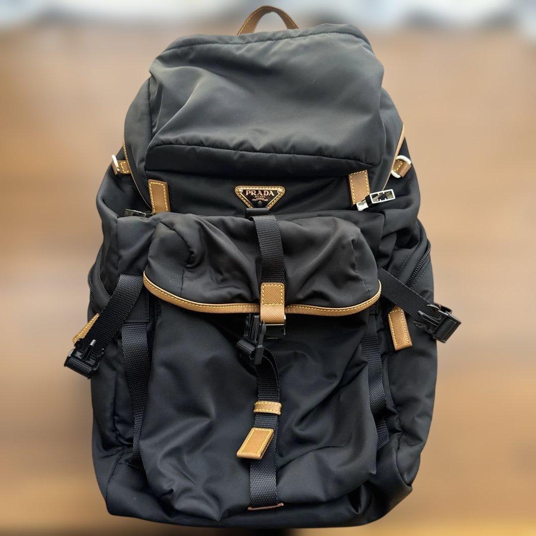 PRADA ブラック トリムバックパック(美品)