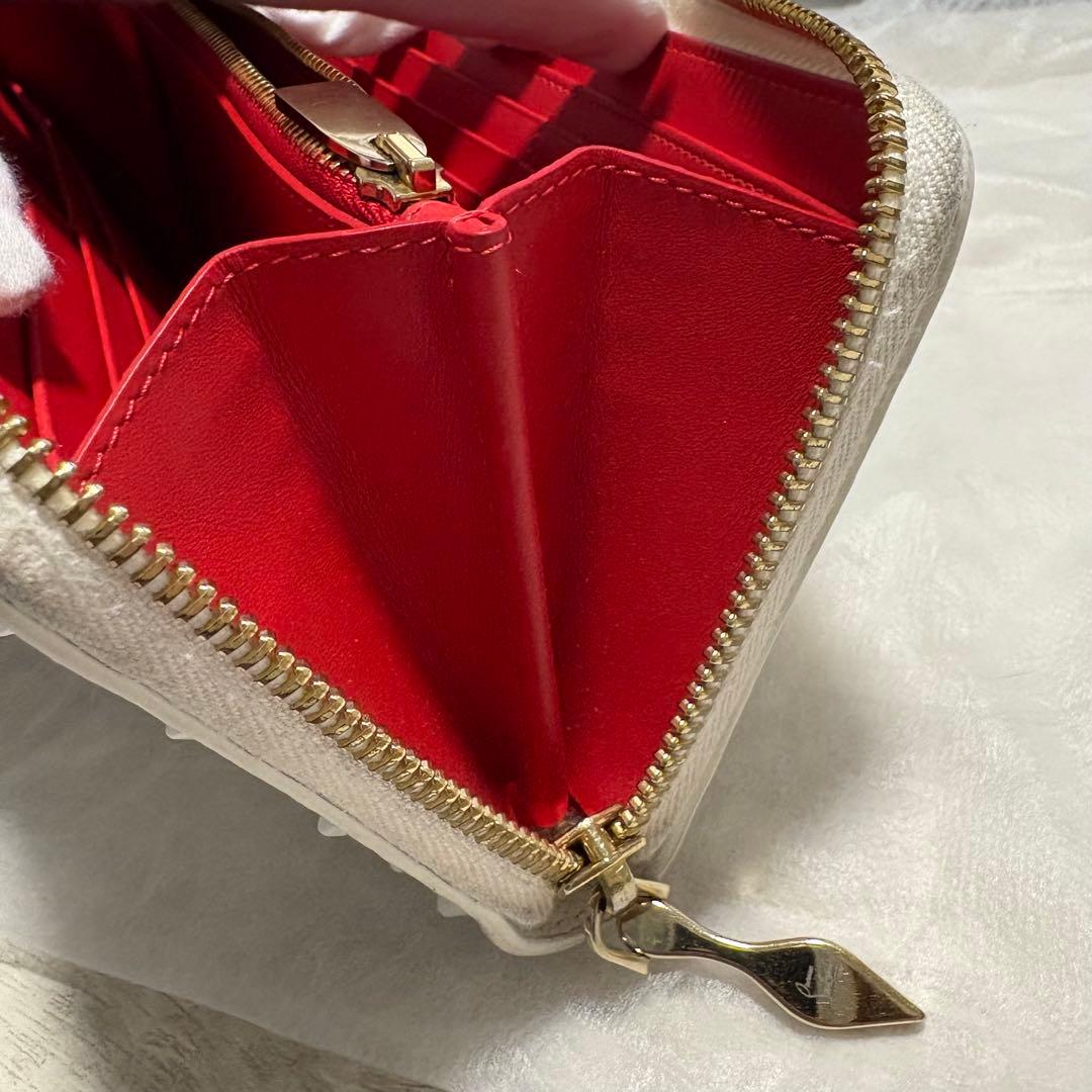 美品✨ルブタン パネトーネ ホワイト 長財布 完売品 スタッズ ラウンドジップ