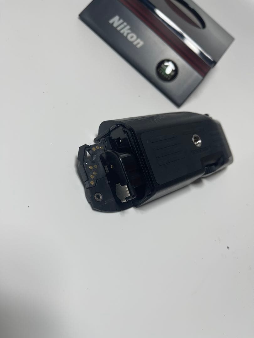 Nikon MB-21バッテリーグリップ