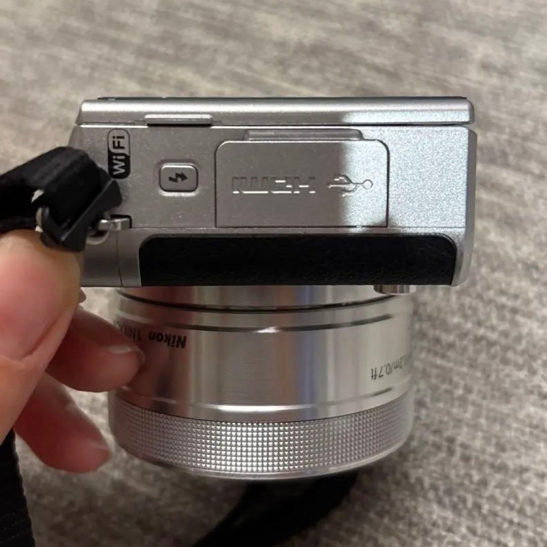 T*i様 Wi-Fi搭載 Nikon 1 j5 ダブルレンズキット　ミラーレス一