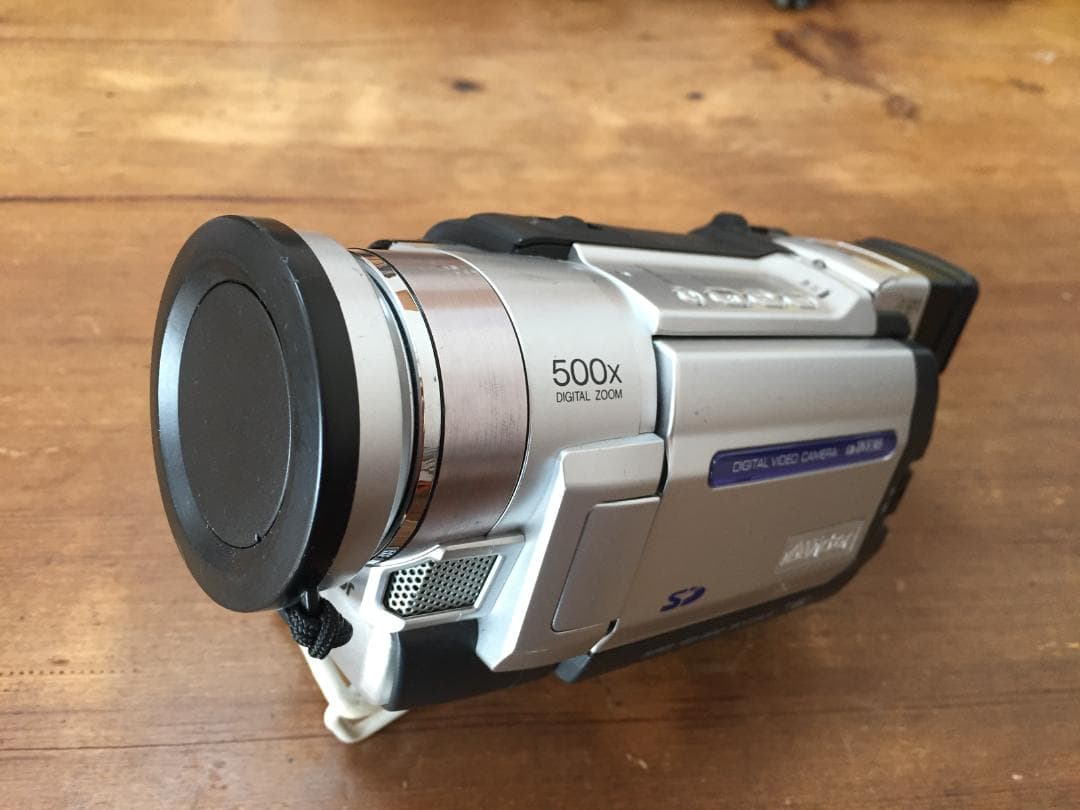 撮影再生ダビングOK　Victor　GR-DVF305K　付属品あり　液晶大画面