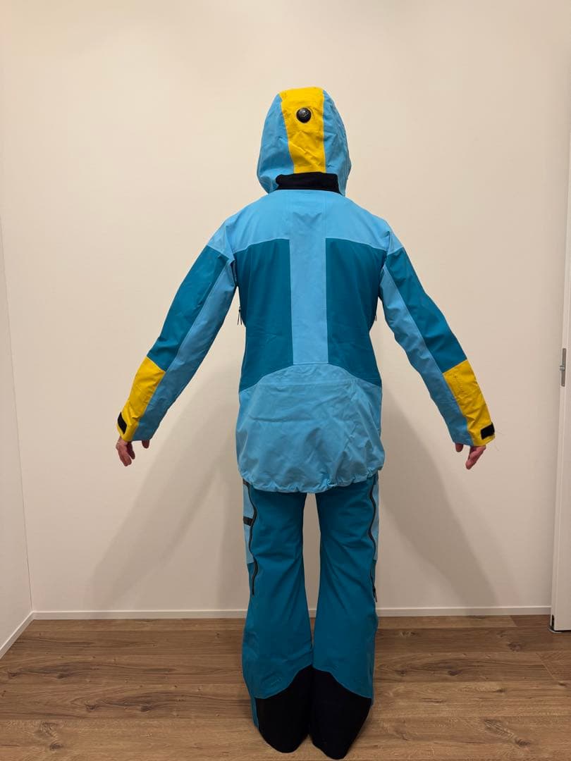 ピークパフォーマンス　GORE-TEXスキー、スノーウェア　ビブパンツ上下セット