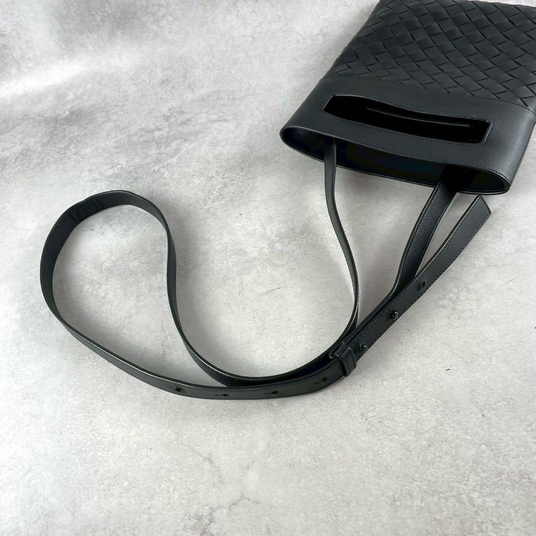 ボッテガヴェネタ イントレチャート ショルダーバッグ 611357 カーフレザー