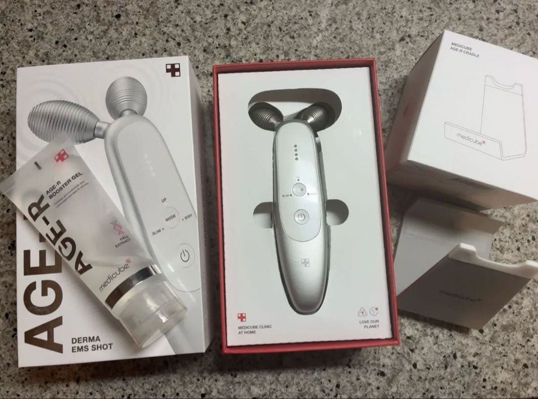 メディキューブAGE-RショットEMS美顔器セット