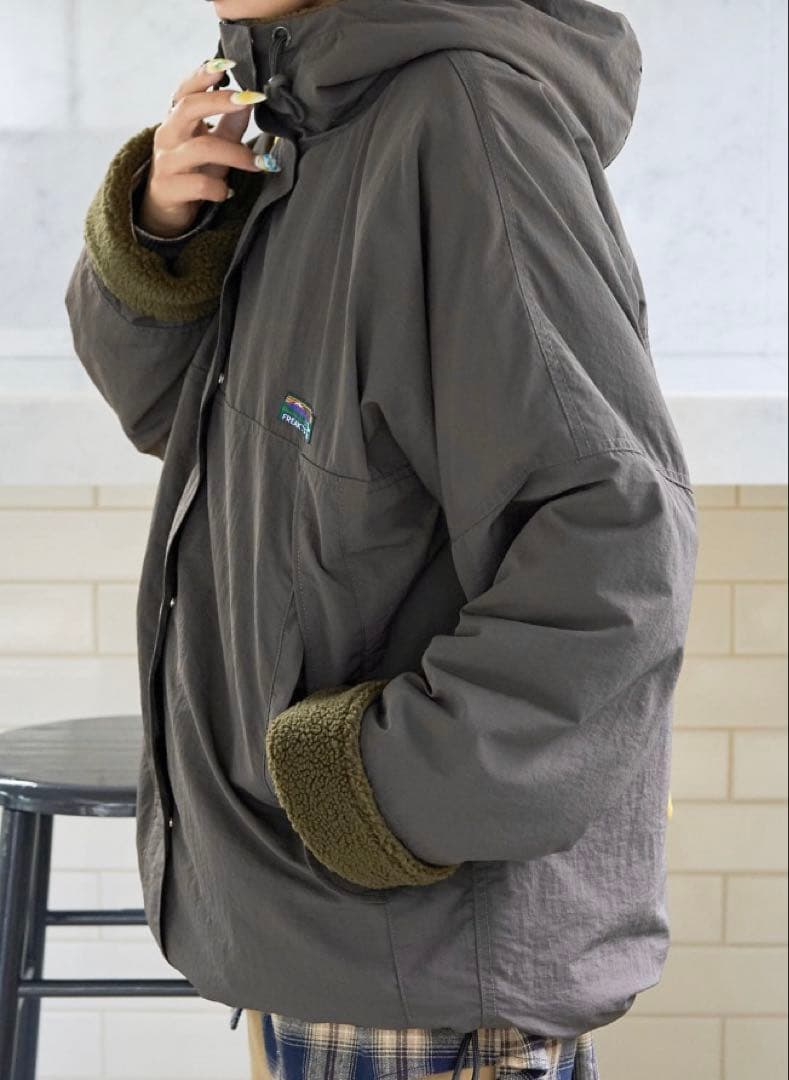 本日値下げ　FREAK'S STORE ボアリバーシブルフーディー 冬アウター