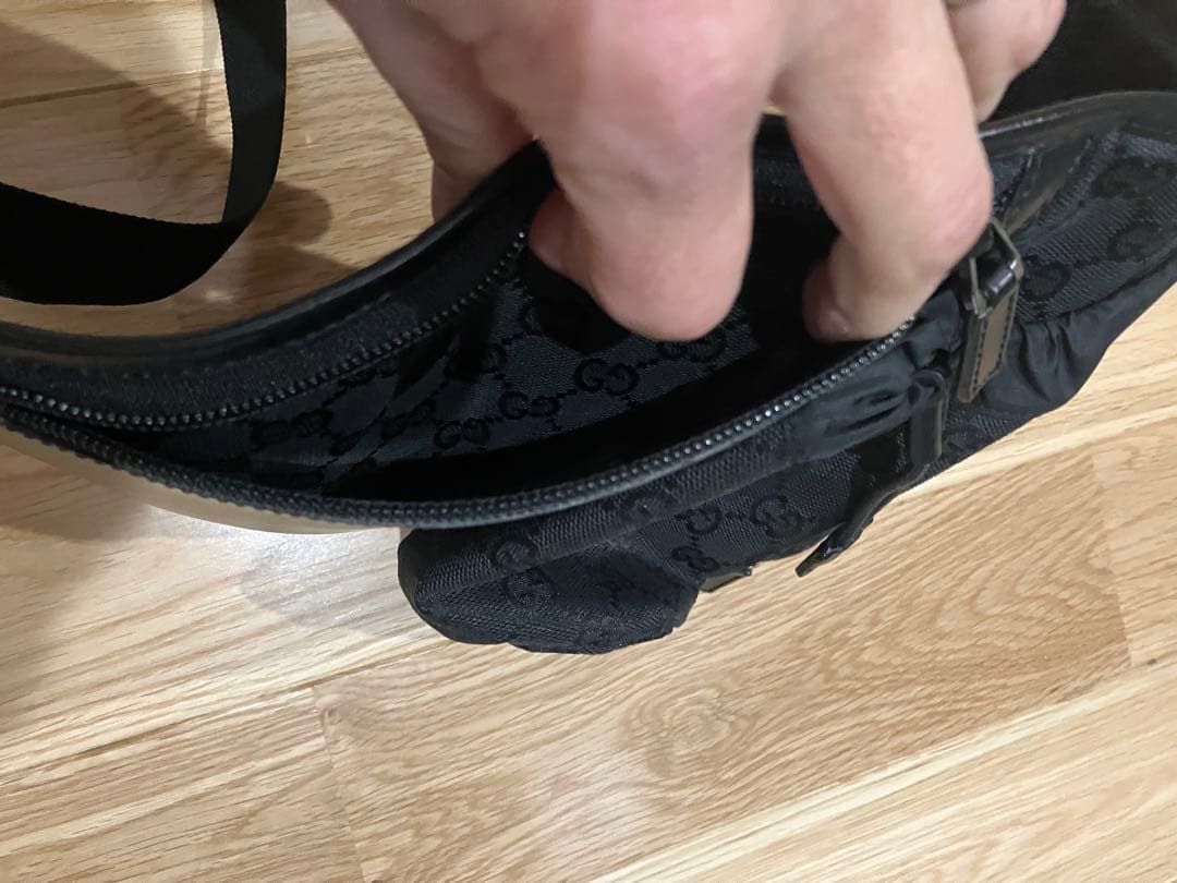 【最終値下】GUCCI レザーボディバック　新品未使用