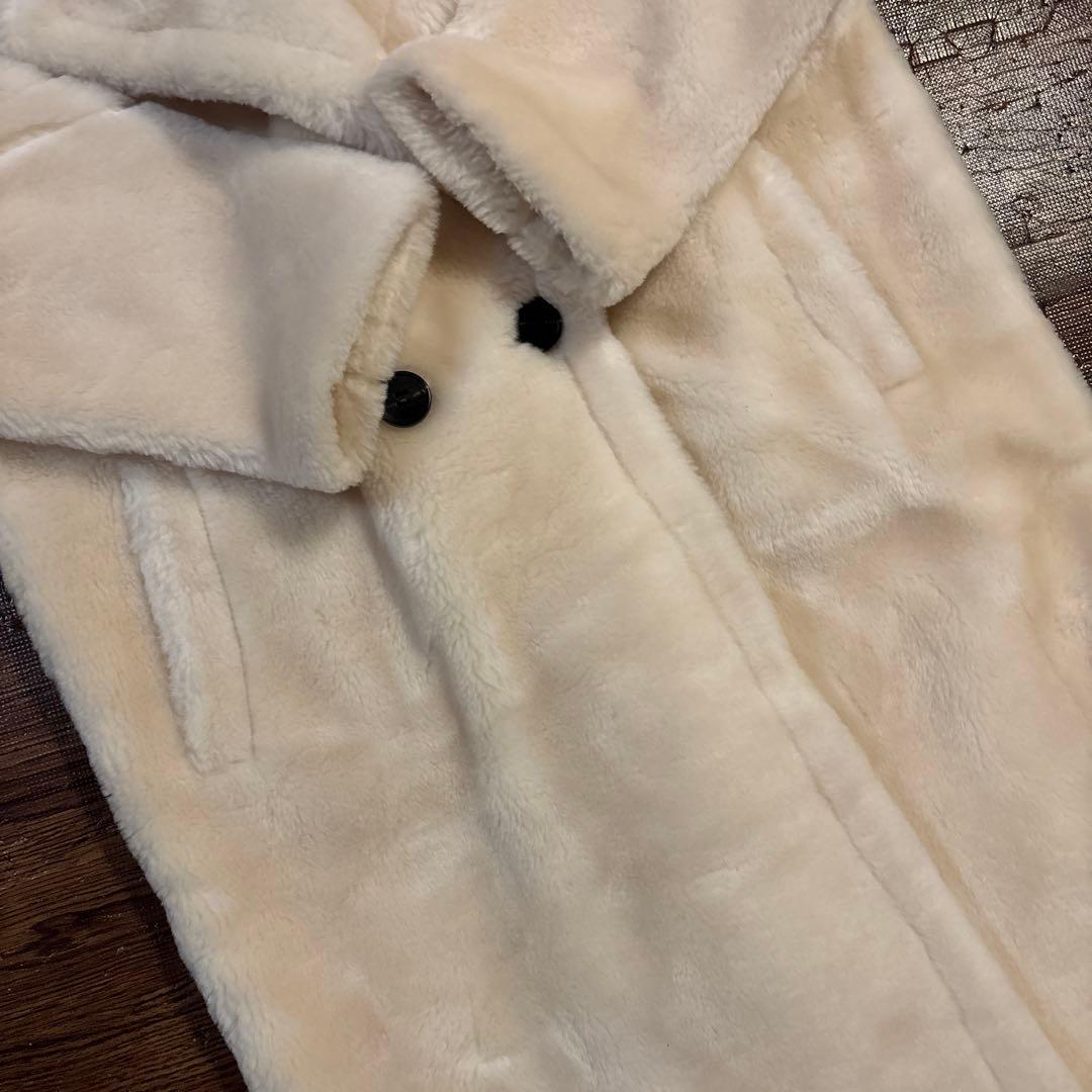 土日のみ1,000円オフ　クリーム色 ダブルブレスト ファーコート