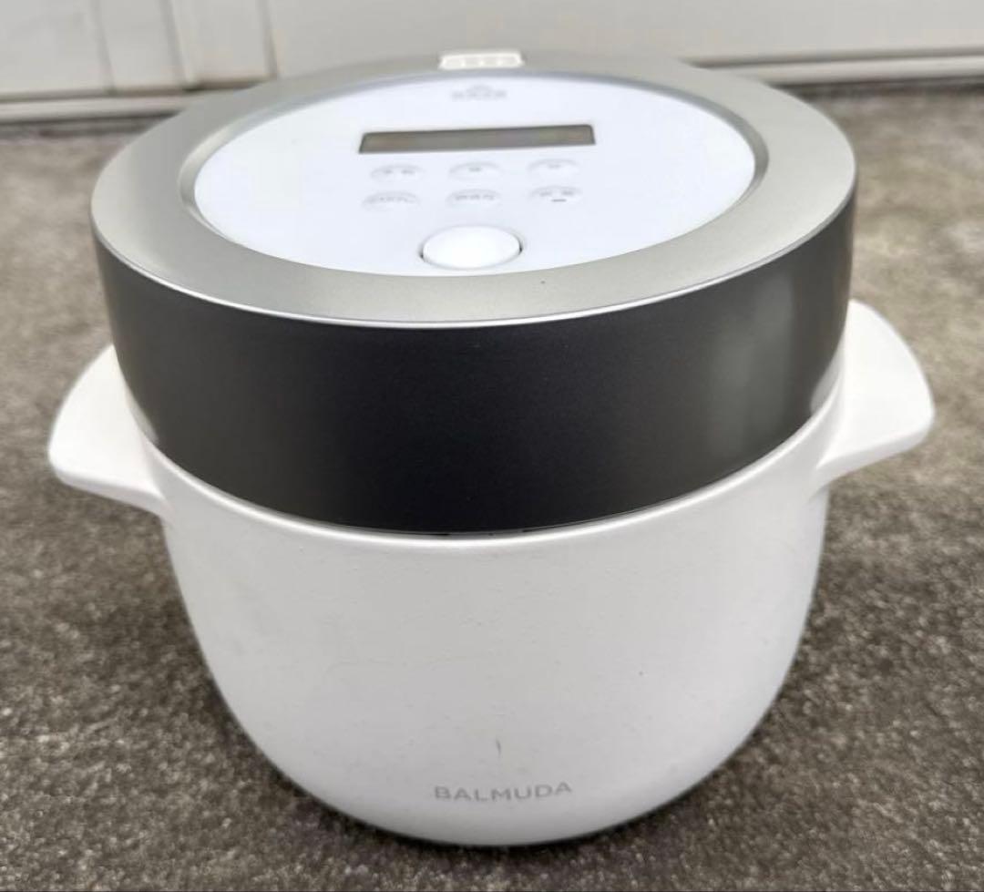 バルミューダ（BALMUDA）炊飯器　ホワイト 黒内釜付き